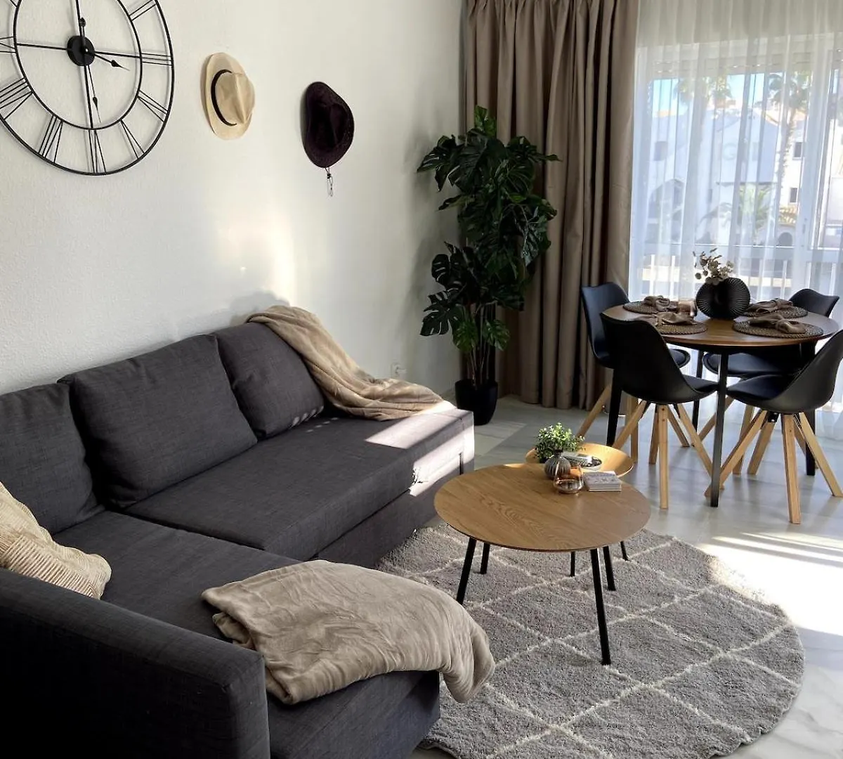 Cozy And Serene Apartment Roquetas de Mar
